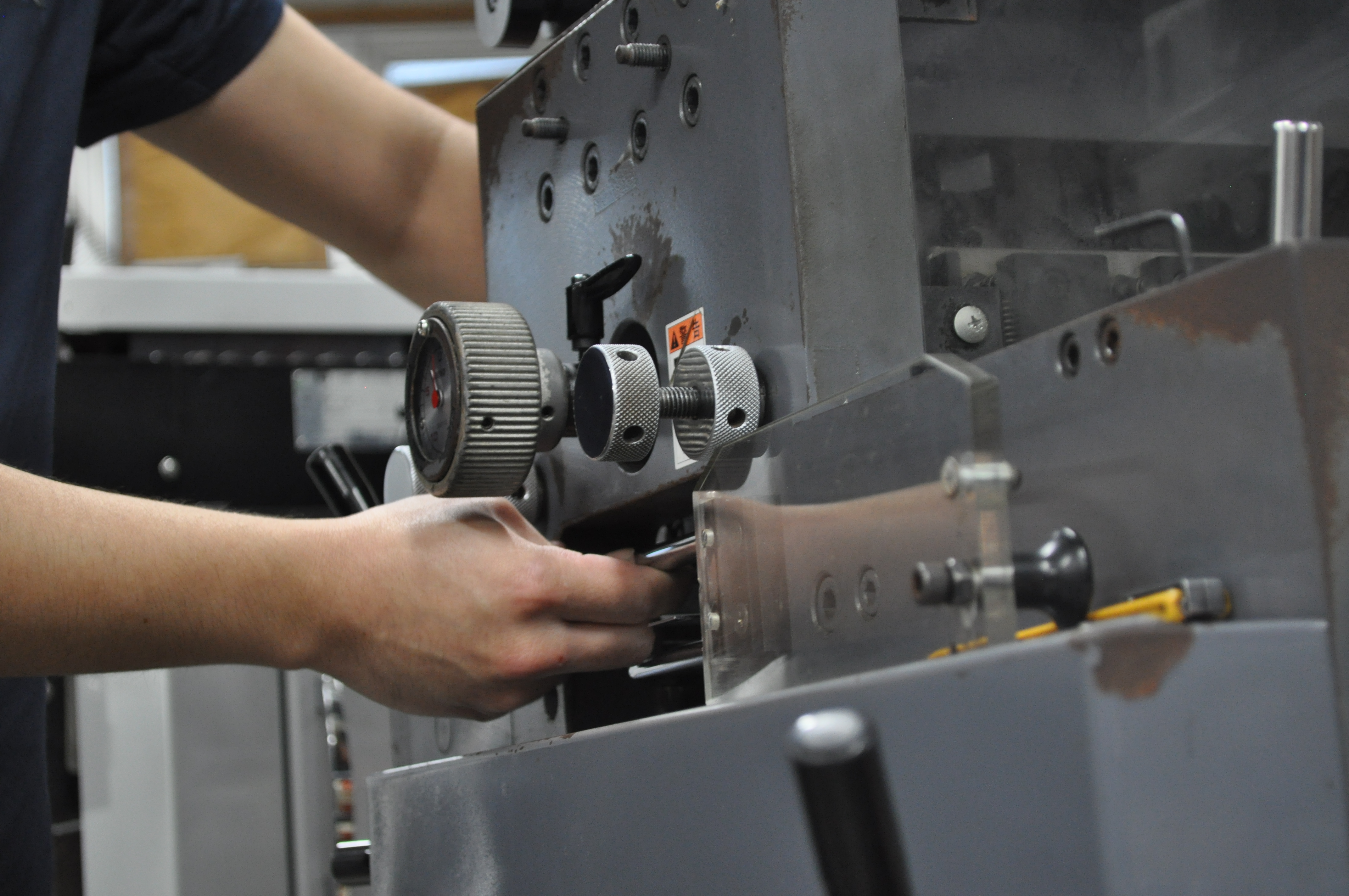 印刷設備の精密な操作